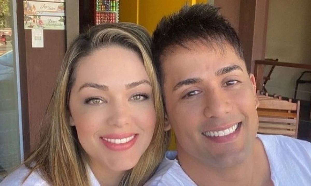Cantor Tiago diz que aumento peniano motivou fim de relação com Tânia Mara