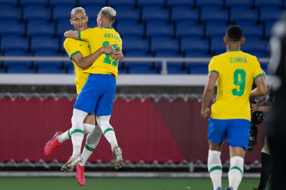 Richarlison comemora Brasil goleia Alemanha