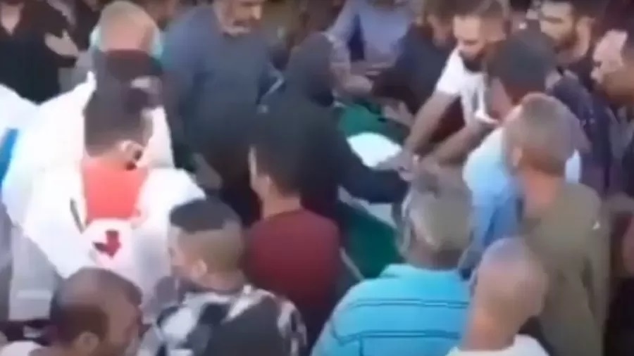 Homem declarado como morto acorda e causa desespero em funeral, no Líbano