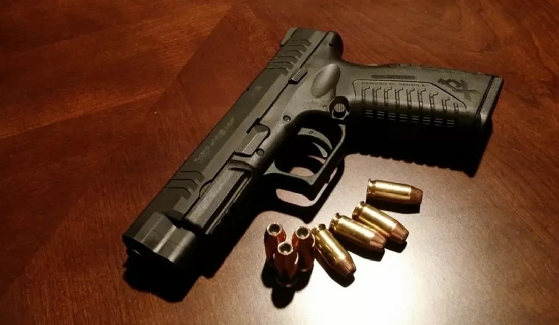 Jovem sai para comprar maçã do amor para namorada e é morto a tiros em Minas Gerais