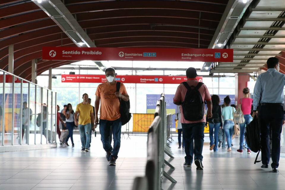 Covid-19: Brasil tem 42,2 mil casos e 1,3 mil mortes em 24 horas