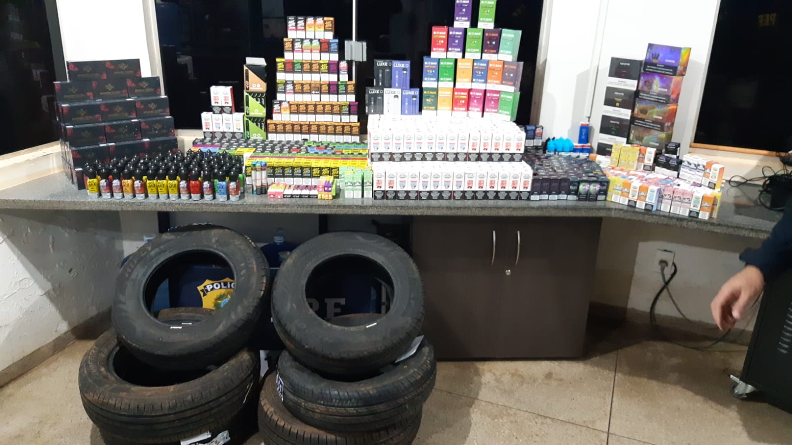 Segundo a PRF, carga estava escondida em carros transportados em um caminhão-cegonha