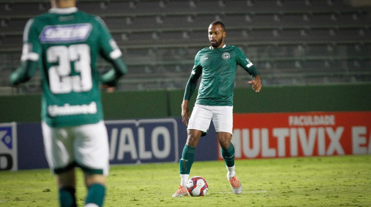 Reynaldo em jogo pelo Goiás