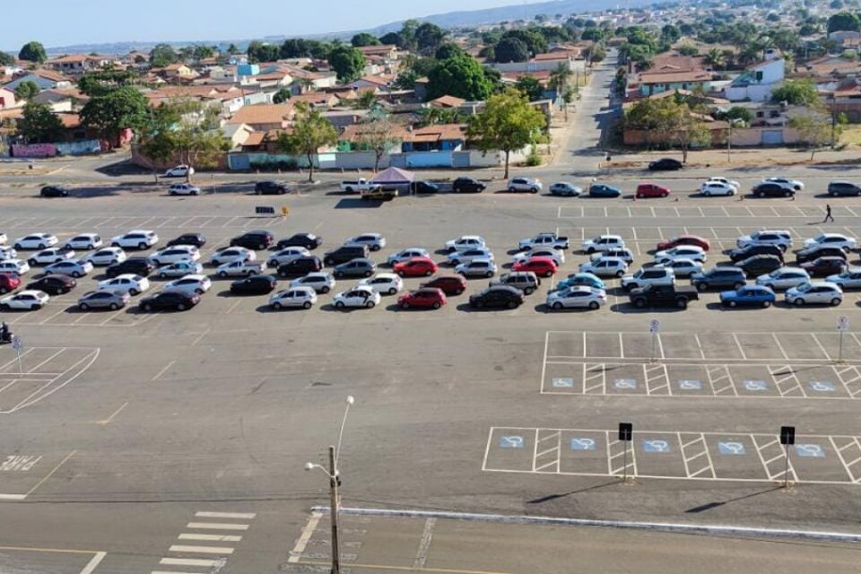 Fila da vacinação em Aparecida de Goiânia