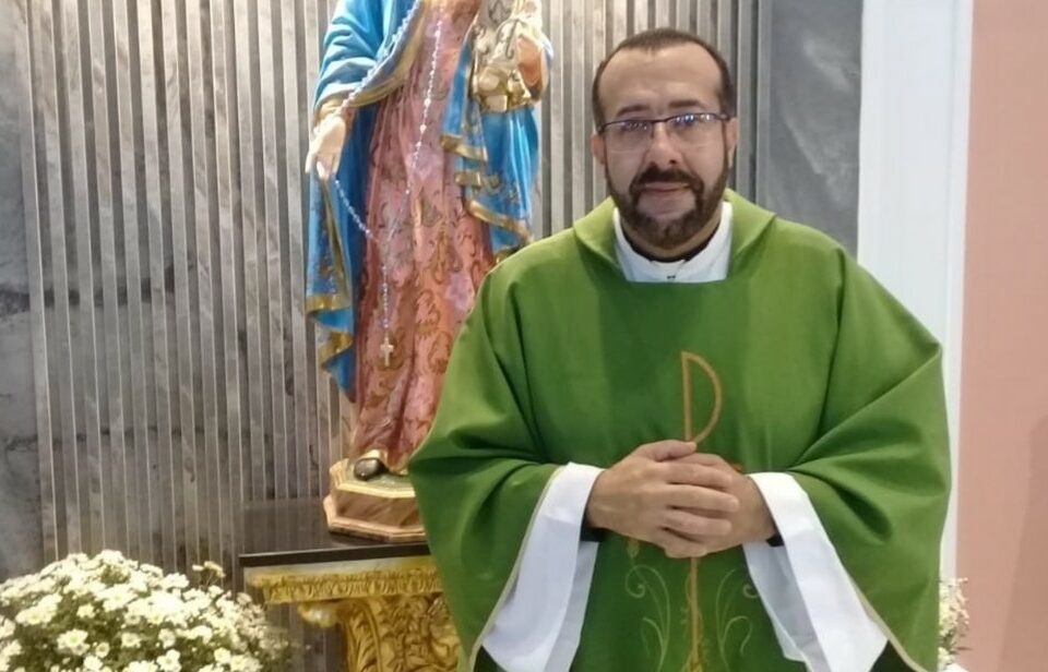 Padre é preso suspeito de drogar e estuprar um jovem em Nova Crixás