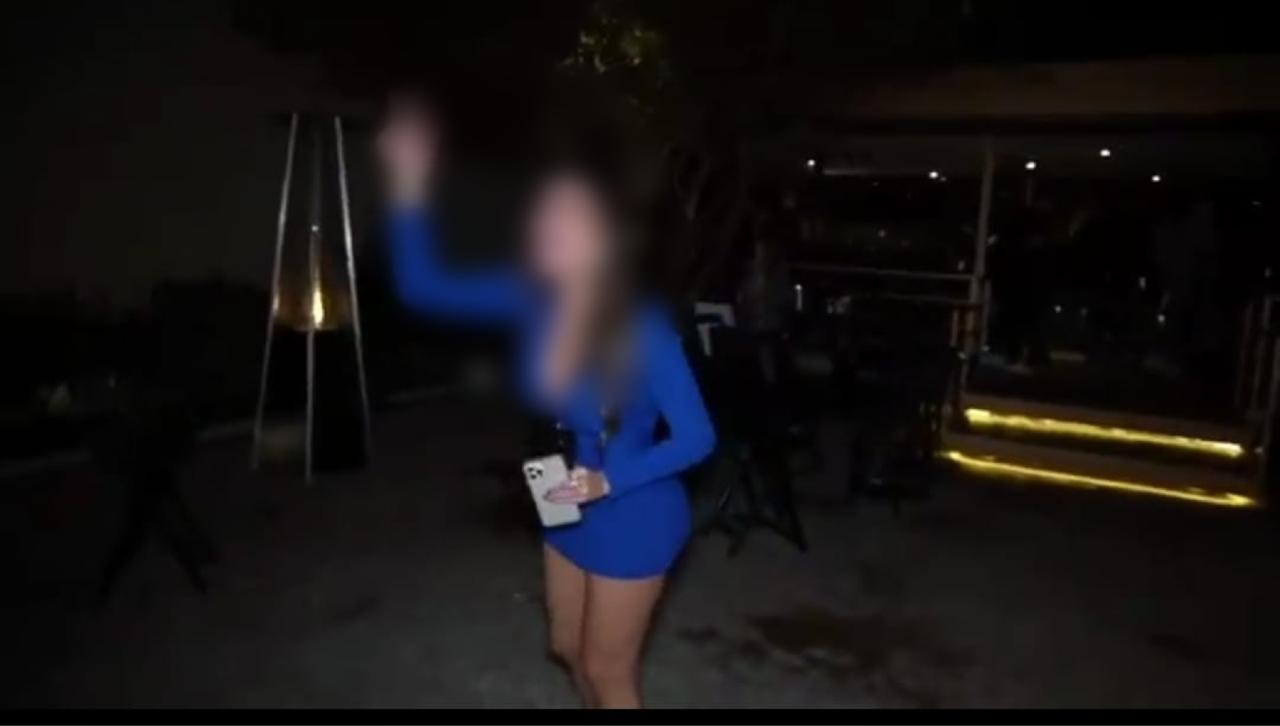 Mulher, alterada, manda os policiais irem para favela; mais de 500 pessoas estavam no local