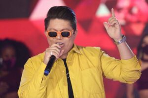 Rádios e TVs tiram músicas de DJ Ivis do ar após acusação de agressão