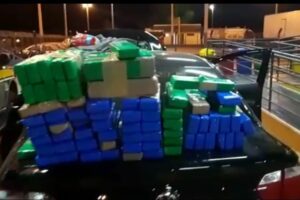 Droga em veículo na BR-153 - 80 quilos de maconha foram apreendidos em Morrinhos