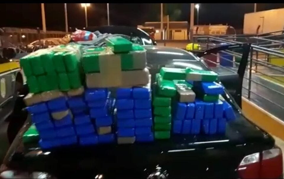 Droga em veículo na BR-153 - 80 quilos de maconha foram apreendidos em Morrinhos