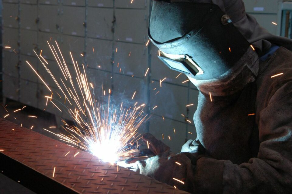 Queda da produção industrial em Goiás fica acima da média nacional