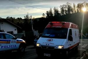 As vítimas colocaram fogo em madeira dentro de um tambor para tentar elevar a temperatura do quarto; outros dois jovens foram hospitalizados