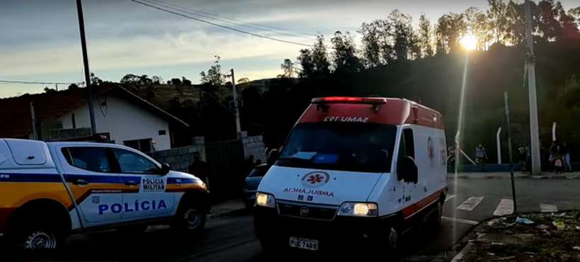 As vítimas colocaram fogo em madeira dentro de um tambor para tentar elevar a temperatura do quarto; outros dois jovens foram hospitalizados