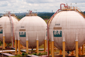 Gasolina vendida pela Petrobras a Goiás é uma das mais caras do Brasil