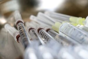 Brasileiros são detidos na França suspeitos de atacarem pessoas com seringa em festival de música