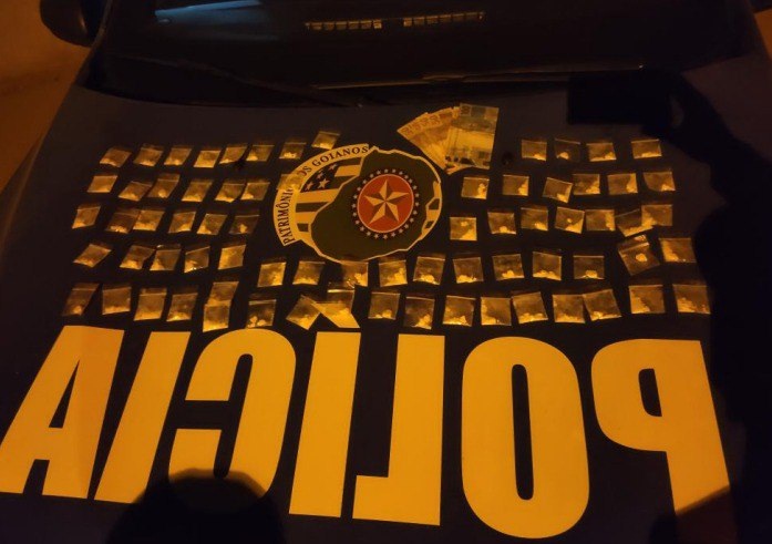 PM encontra 72 porções de cocaína e R$ 360 em espécie durante abordagem em Aparecida de Goiânia