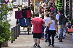 movimento no comércio de Goiânia