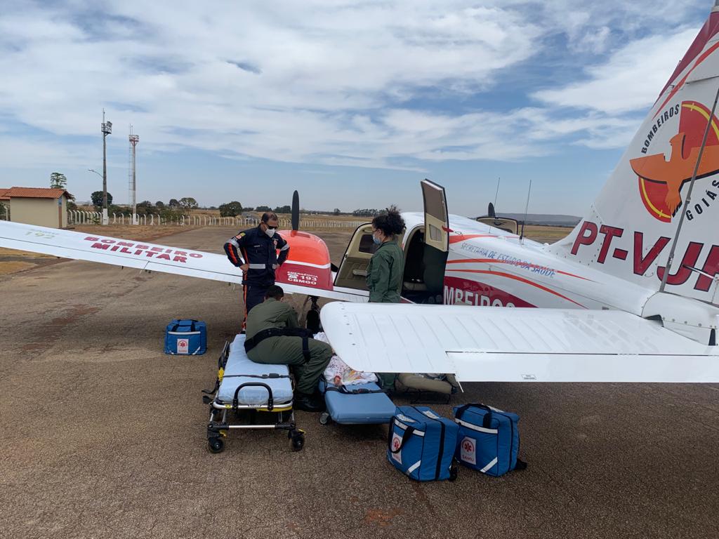 De acordo com a corporação, criança foi trazida de helicóptero a Goiânia e deu entrada em um hospital particular (Foto: divulgação/ Corpo de Bombeiros)
