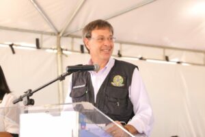 Dinheiro que ia para Cuba agora fica no Brasil, diz ministro de Bolsonaro em Goiânia