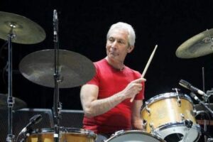 Morre Charlie Watts, baterista dos Rolling Stones