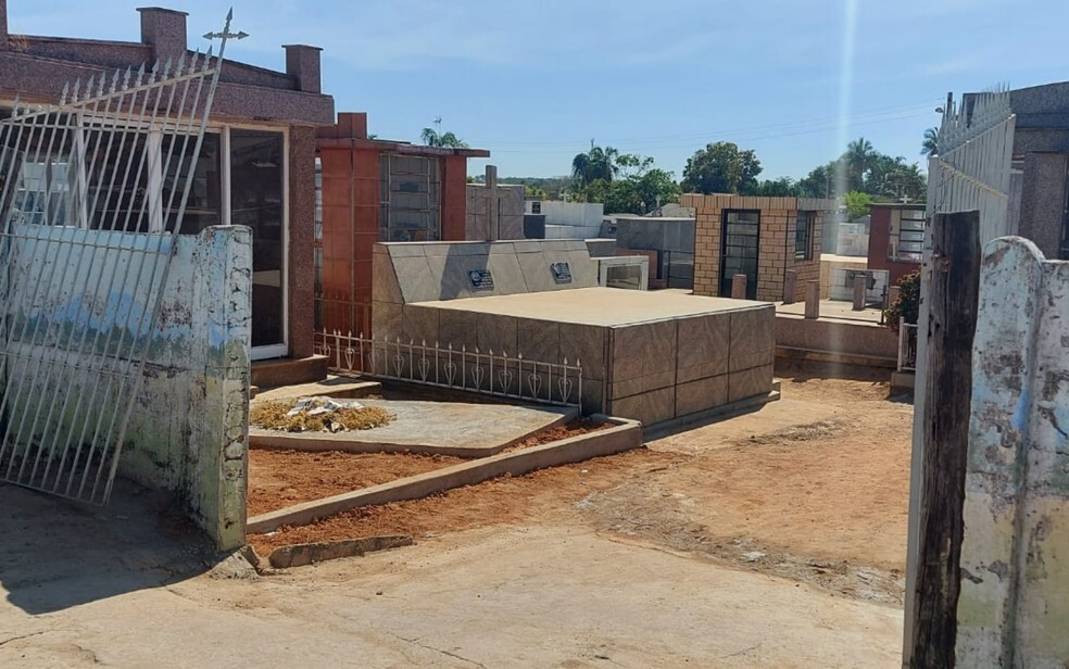 Cemitério lotado faz moradores de Piranhas "emprestarem" túmulos
