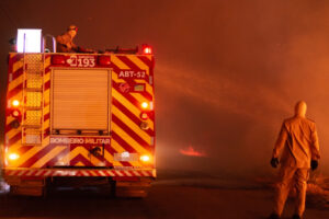 Incêndio atinge área próxima ao Parque Nacional da Chapada dos Veadeiros, em Goiás
