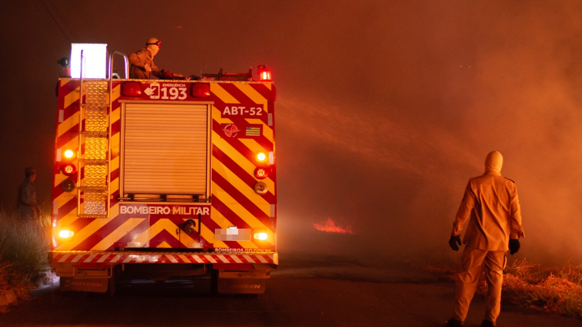 Incêndio atinge área próxima ao Parque Nacional da Chapada dos Veadeiros, em Goiás