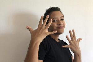 Yanna Porcino participa do Festival de Culturas Surdas