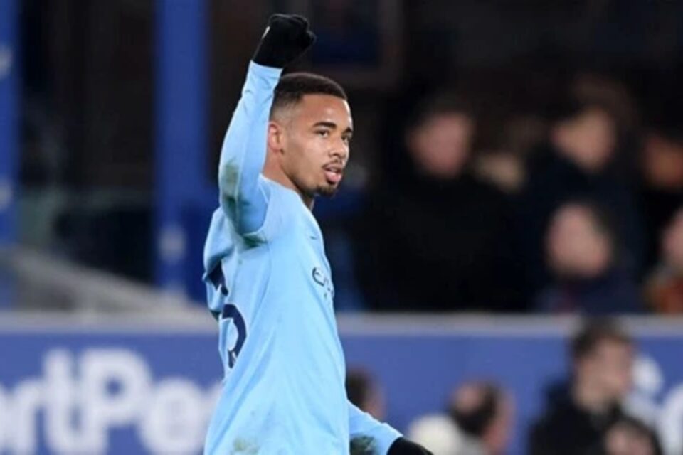Gabriel Jesus com camisa do Manchester City