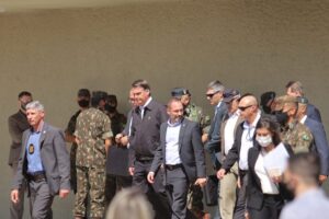 Bolsonaro em comitiva em Goiânia
