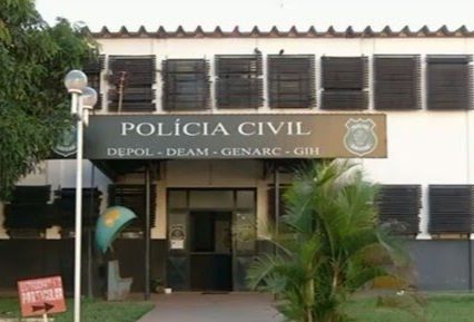 Mulher é presa suspeita de morder e arrancar parte do dedo da amante do marido