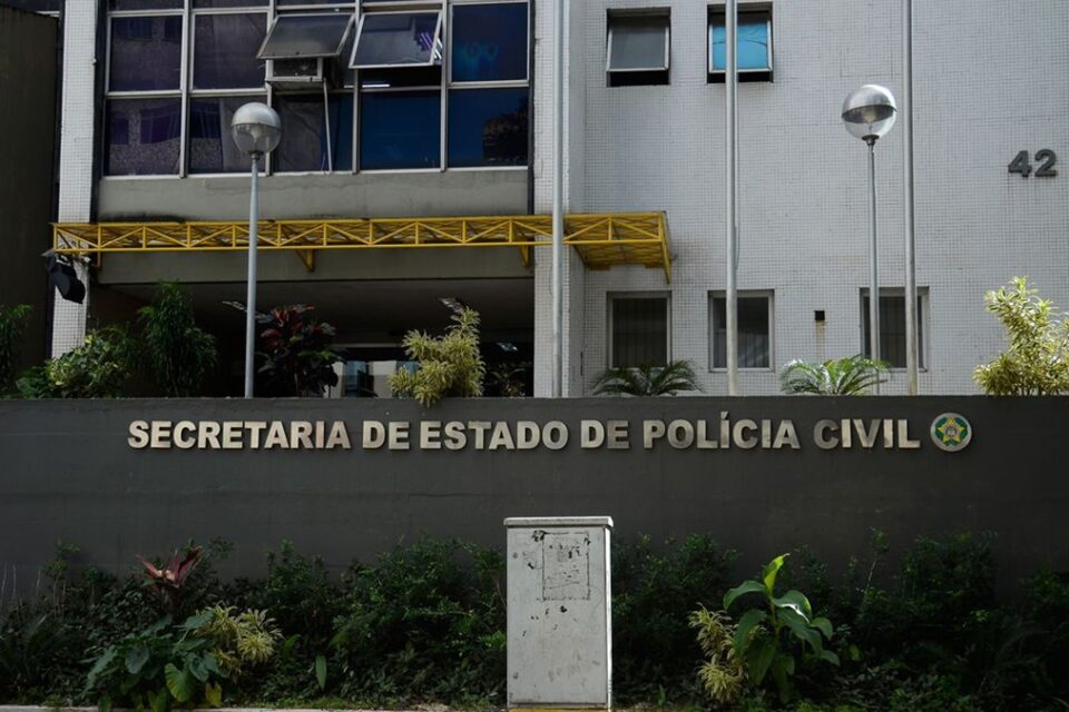 Polícia prende dez pessoas em operação contra milícia no Rio