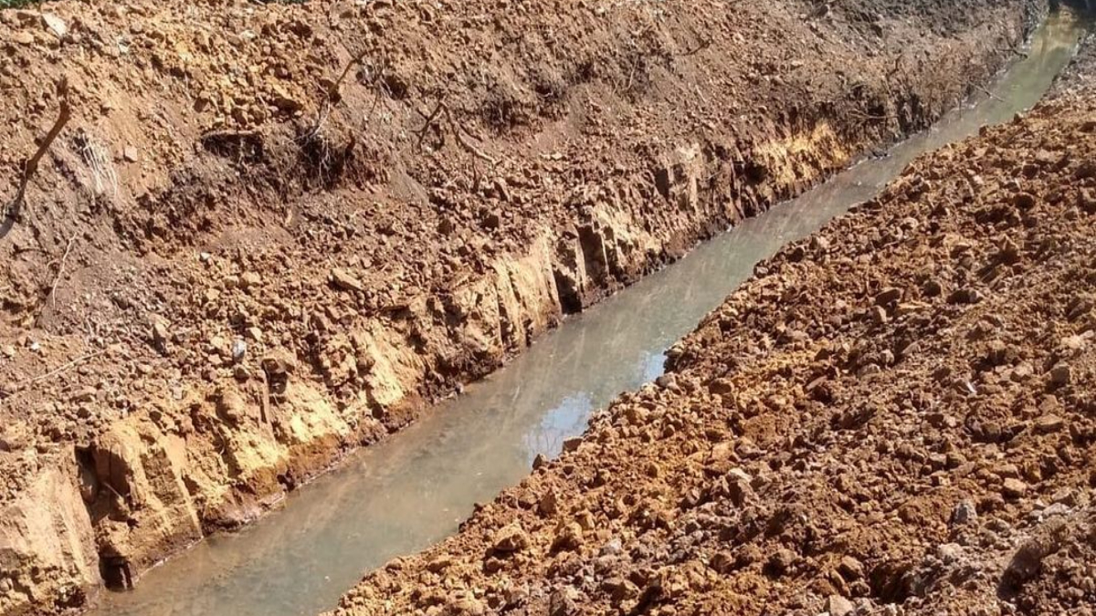 Imagem mostra trecho do rio que havia sido desviado. Foto ilustra: Preso fazendeiro suspeito de desviar o curso natural de rio em Mineiros