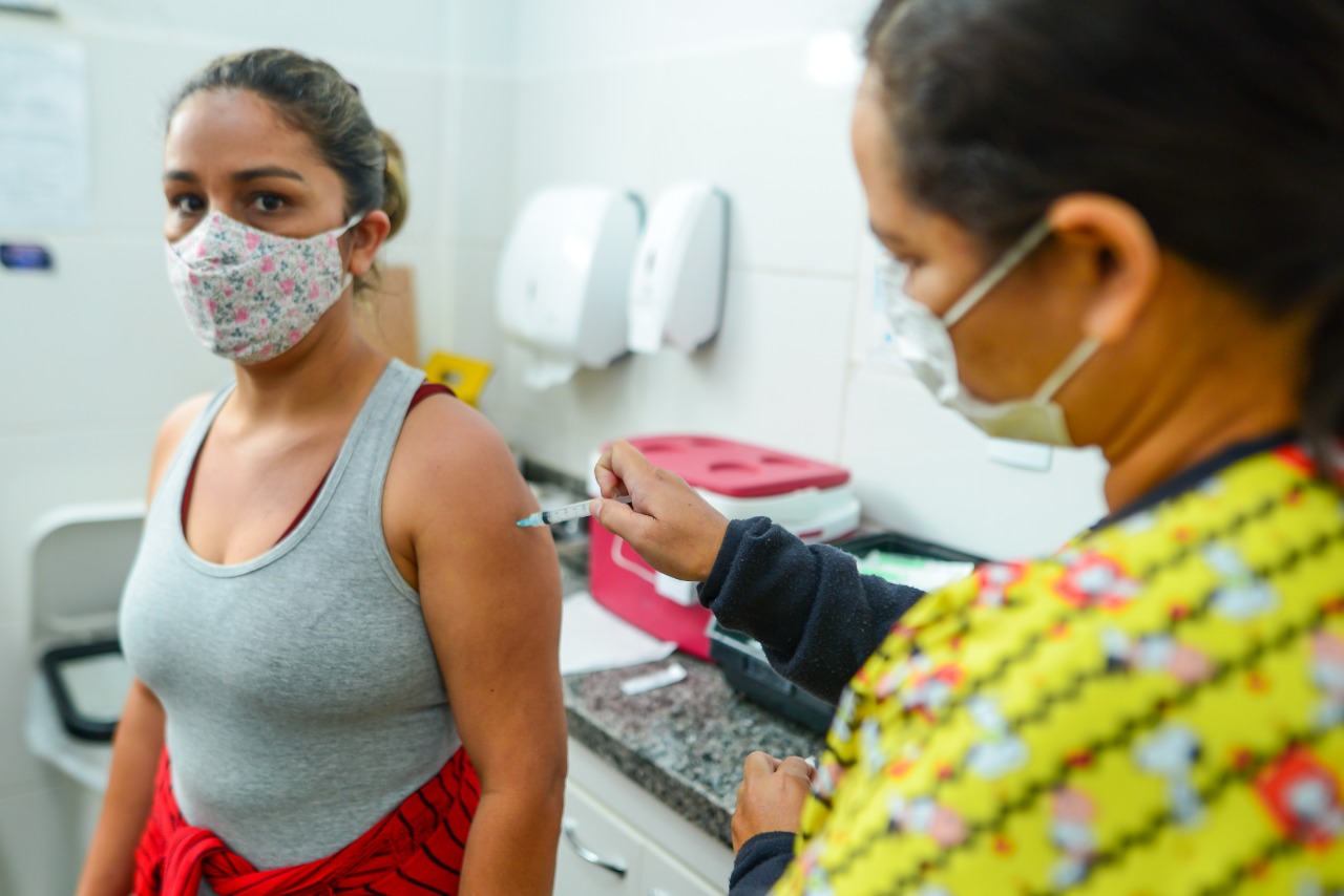 Goiânia vacina pessoas com 31 anos contra Covid, no próximo sábado (7). Ação ocorre no Passeio das Águas, sem agendamento. (Foto: Jucimar de Sousa)