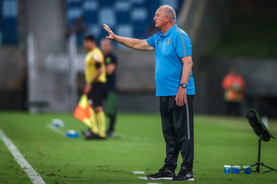 Felipão comanda Grêmio em jogo da Série A