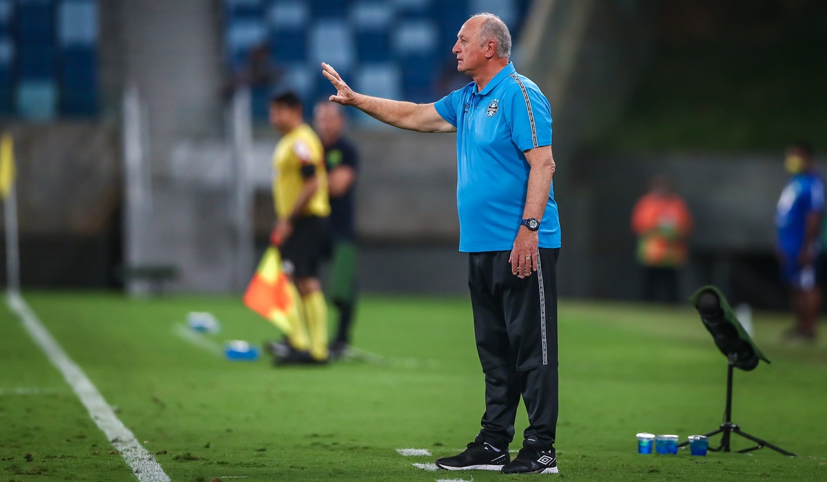 Felipão comanda Grêmio em jogo da Série A