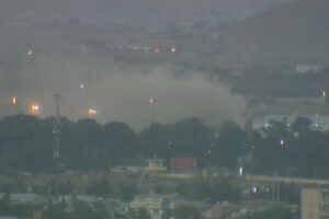 Número de mortos em atentado a aeroporto de Cabul sobe para 108 (Foto: reprodução/ Twitter)