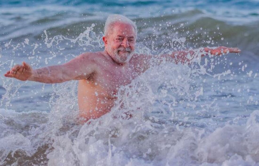 Polícia isola trecho de praia para Lula e namorada no Ceará, diz revista