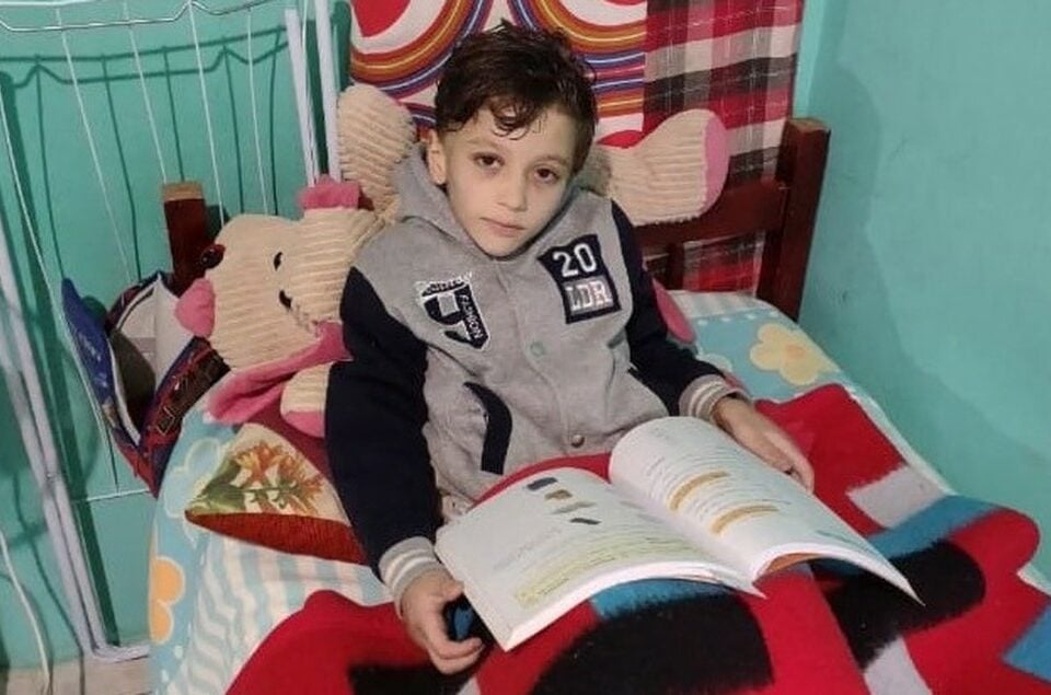 Segundo a polícia, o menor foi dopado pela própria mãe e teve o corpo colocado dentro da mala e ateado no rio