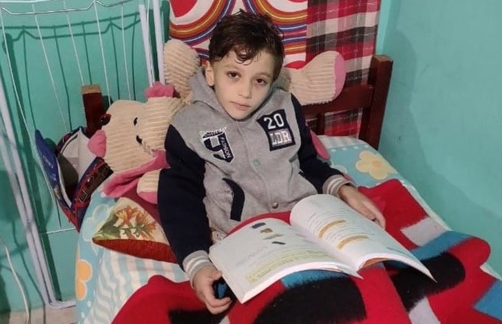 Segundo a polícia, o menor foi dopado pela própria mãe e teve o corpo colocado dentro da mala e ateado no rio