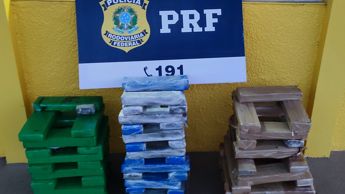 Uruaçu: PRF encontra 76 tabletes de maconha em malas de 3 mulheres em ônibus