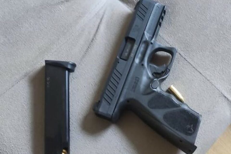 Filho disse que o pai era violento e chegou o ameaçar com uma barra de ferro. Homem já tinha passagem por estelionato