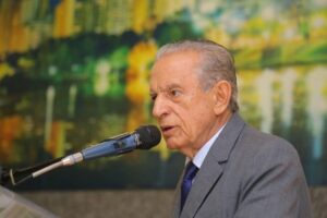 Iris tem sessões de fisioterapia suspensas e volta ao tratamento com antibióticos, diz filha