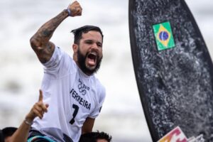 Ítalo Ferreira comemora conquista do ouro