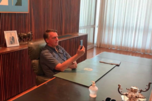Presidente Jair Bolsonaro grava vídeo em apoio às manifestações que pedem voto impresso (Foto: Reprodução)