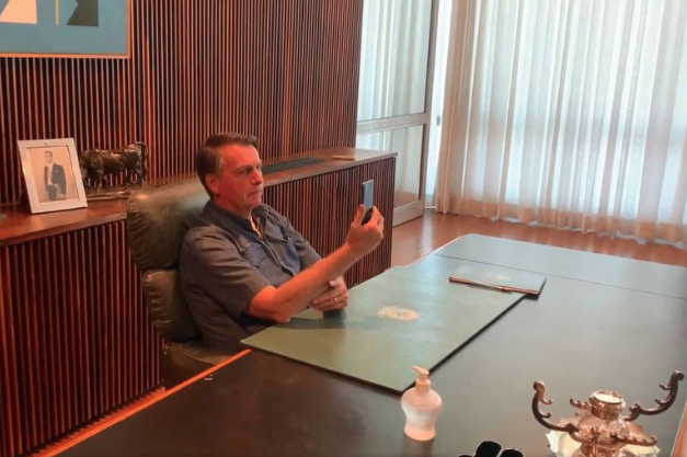 Presidente Jair Bolsonaro grava vídeo em apoio às manifestações que pedem voto impresso (Foto: Reprodução)
