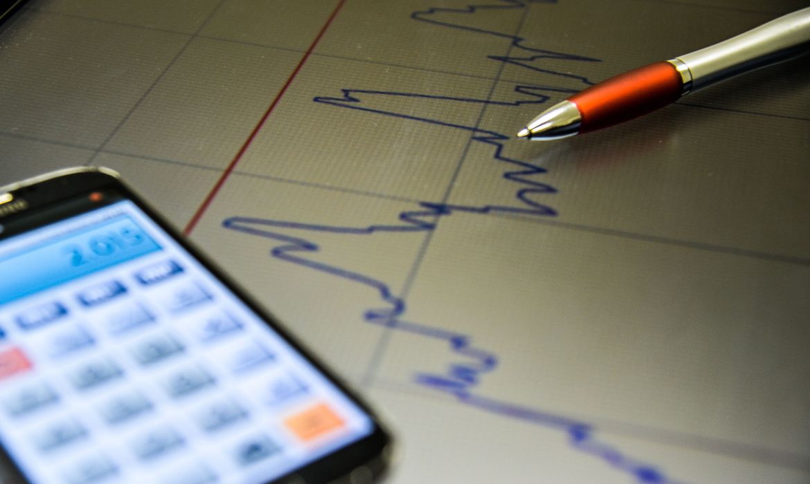 PIB do Brasil deve ficar entre estagnação e recessão em 2022