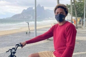 Juiz arquiva inquérito contra casal que acusou falsamente jovem negro de roubar bicicleta no Leblon