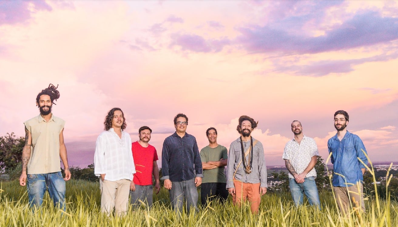 Banda Caboclo Roxo se apresenta nesta terça (10) no projeto Terça no Teatro