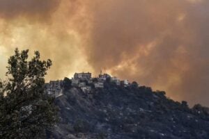 Governo da Argélia diz que as dezenas de focos foram provocadas