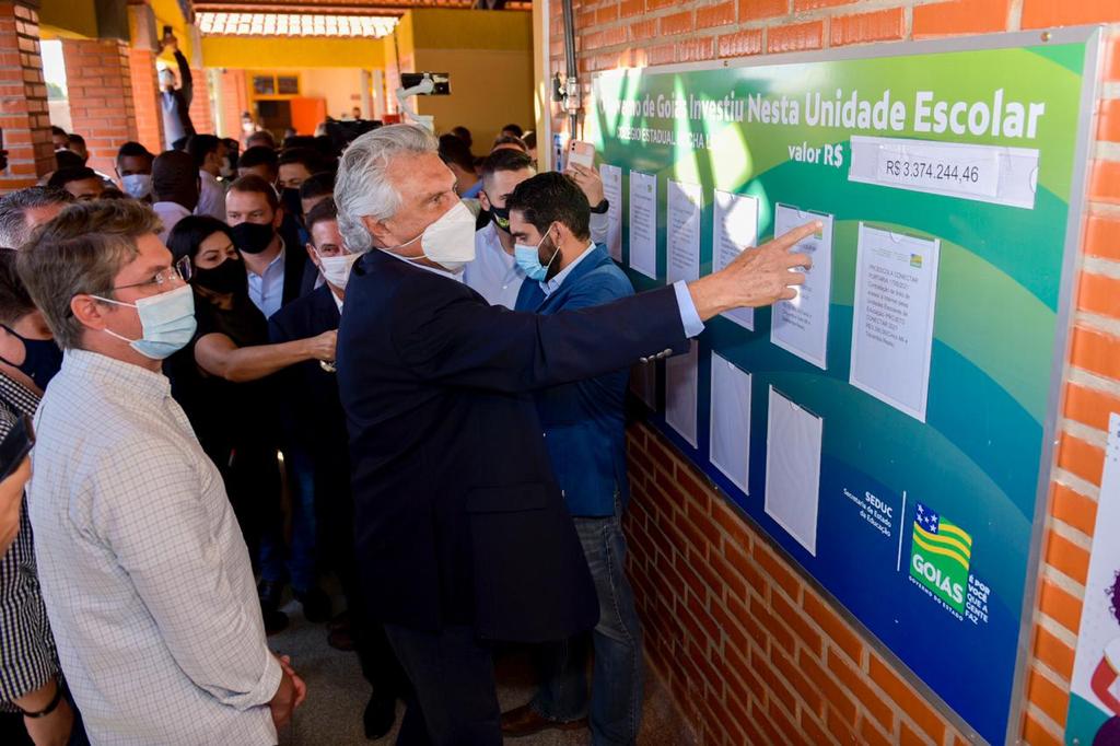 Governador Ronaldo Caiado em inauguração de escola em Águas Lindas (Foto: Governo de Goiás)